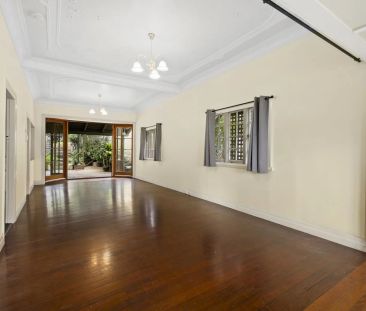 3 bedroom home with sleepout and large yard in perfect location - Photo 6