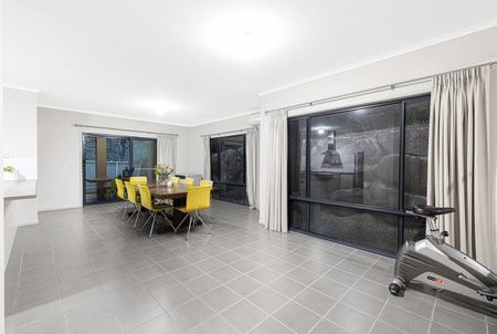 24 Ridgeview St, Carindale QLD 4152 - House For Rent | Domain - Photo 2