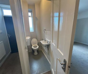 3 bedroom flat to rent - Photo 1