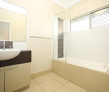 Large Three Bedroom Home with Side Access - Close to Trinity Anglic... - Photo 5