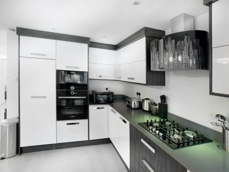 2 Bed, House - Photo 5