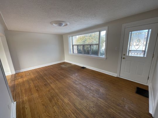 For Lease - 565 Fitch Street, Welland, Ontario - Photo 1