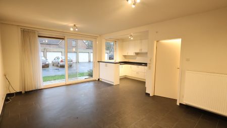 Gelijkvloers tweeslaapkamer appartement nabij het centrum van Roeselare - Photo 2