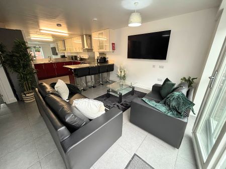 Room 3 Available, Riverside En Suite, 11 Bedroom House, Willowbank Mews – Student Accommodation Coventry - Photo 5