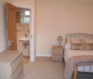 1 bedroom in a house share to rent - Photo 4