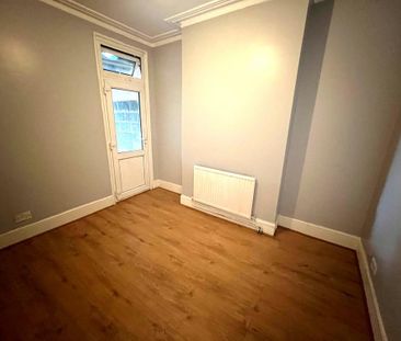 4 bedroom terraced house to rent - Photo 1