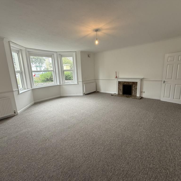 2 bedroom ground floor flat to rent - Photo 1