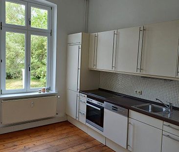 Renovierte 4-Zimmer-Altbau-Wohnung in Top-Lage mit Blick auf den Schweriner See - Photo 3
