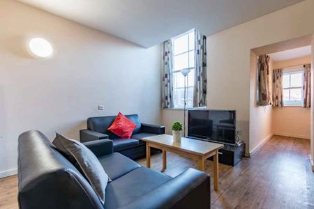 One Bed Apartment - Photo 2