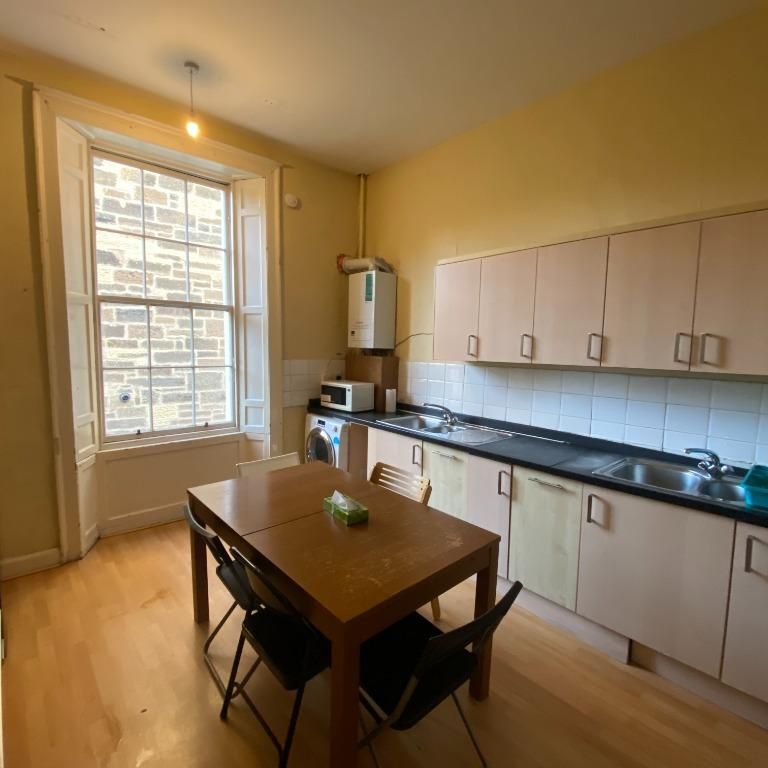 1 bedroom in a house share to rent - Photo 1