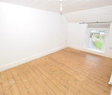 2 bedroom end of terrace house to rent - Photo 5