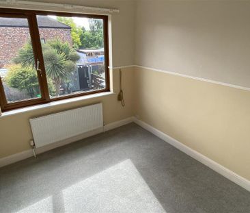 2 bedroom end of terrace house to rent - Photo 3