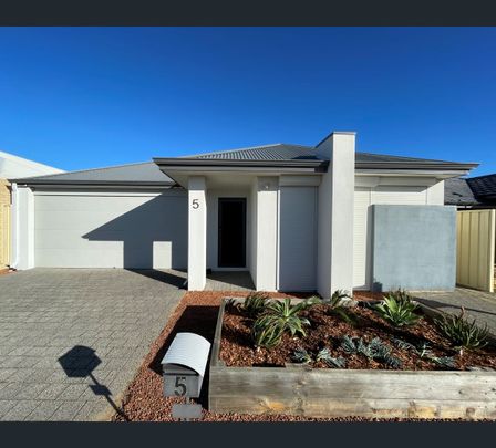 8 Helena Crescent, Thornlie, WA 6108 - Photo 1