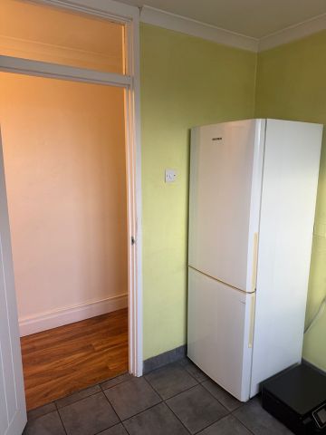 2 Bed Flat, Dore Avenue, E12 - Photo 5