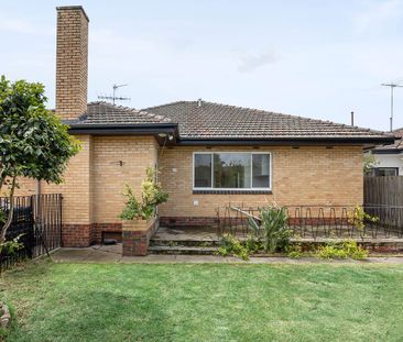 Oversized four bedroom house - Photo 3