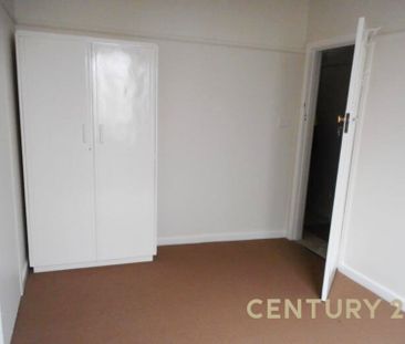 Comfortable Living in Central Dandenong - Photo 4