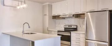 1 room apartment of 72m² in Montreal - Photo 1