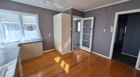 Family home with a big yard! - Photo 2