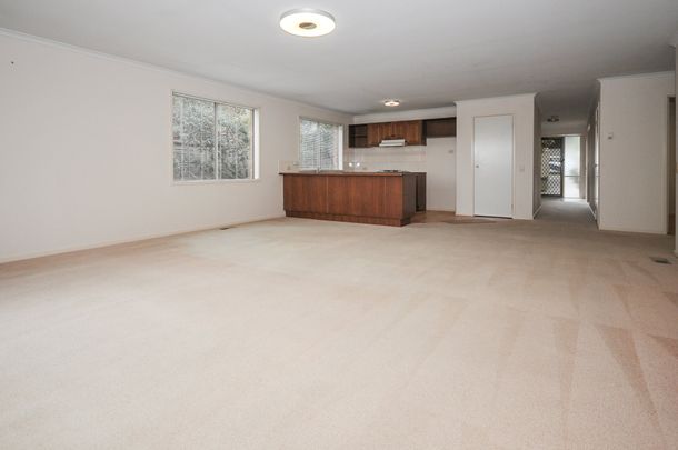 Bright and Spacious Family Home - Photo 1