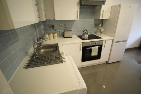 2 Bedroom Apartment - Photo 2