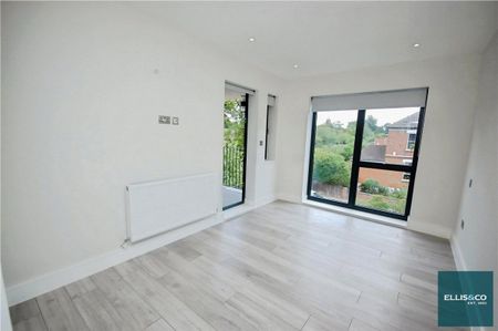 Woodside Park Road, N12, London - Photo 2