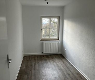 Reinkommen und Wohlfühlen: ansprechende 3,5-Zimmer-Wohnung mit Balkon - Photo 3