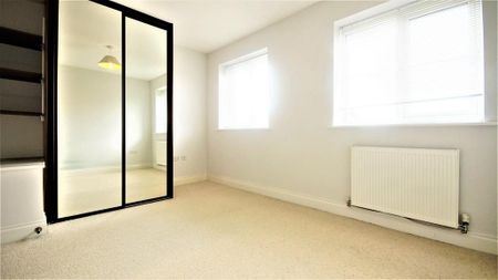 3 bedroom semi-detached house to rent - Photo 4