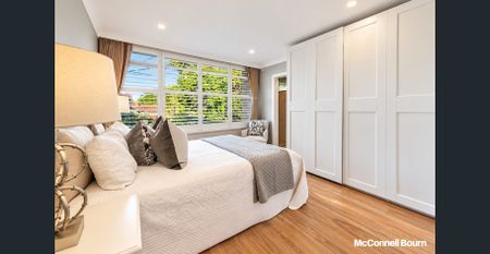 Spacious Family Home with Heated Swimming Pool & Solar Power - Photo 4