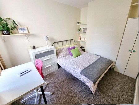 4 bedroom terraced house to rent - Photo 3