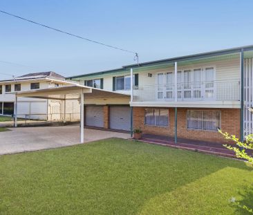 Generous Family Living in the Heart of Underwood - Photo 2