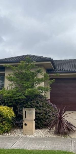 BERWICK WATERS BEAUTY - Photo 1