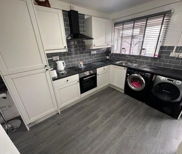 2 bedroom semi-detached house to rent - Photo 3