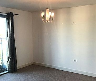 Flat to rent on - Photo 2