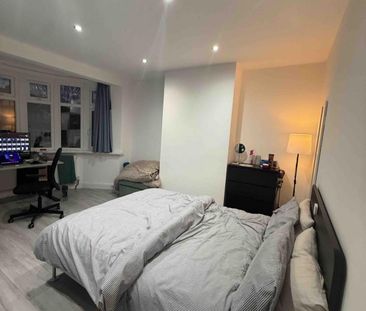 4 Bedroom Semidetached House to let Harrow HA2 6DG - Photo 5