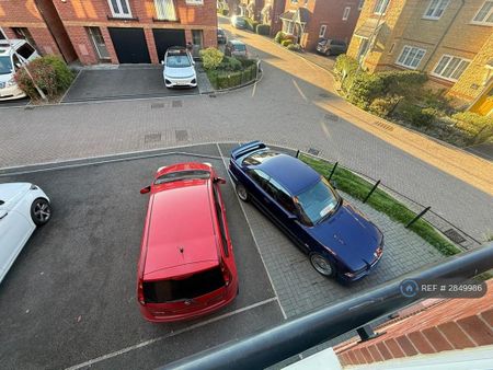 1 bedroom in a house share to rent - Photo 5