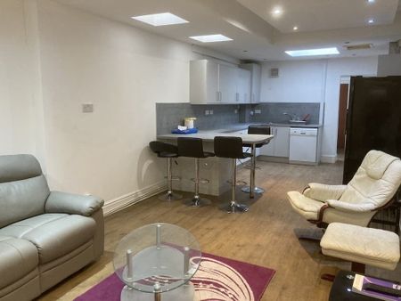 6 bedroom house to rent - Photo 2