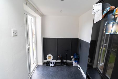 2 Bedroom House - Semi-Detached - Photo 5