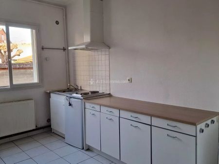 Location Duplex 3 pièces 50 m2 à Carmaux - Photo 5