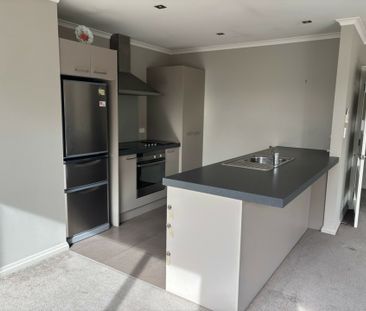 Cosy 3 bedroom available early December - Photo 3