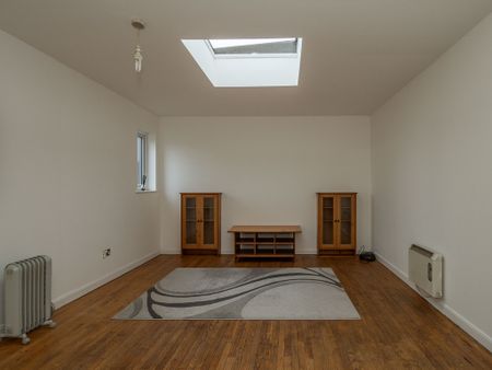 2 bedroom apartment to let - Photo 2