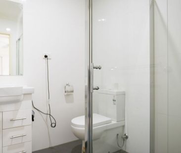 Great Location! Room For Rent! Shared-House! - Photo 1