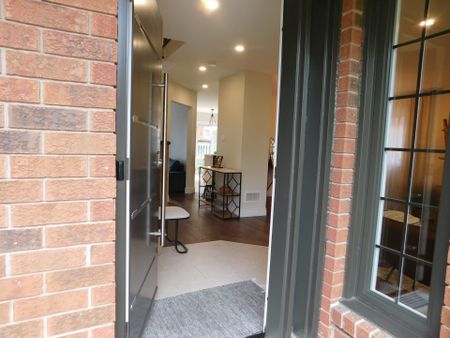 For Lease - 3424 Nutcracker Drive, Mississauga, Ontario - Photo 2