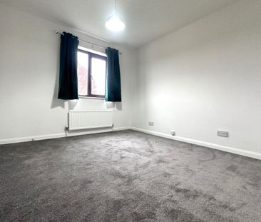 Chetwynd Mead, BAMPTON - Photo 1