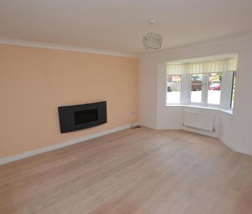 4 bedroom link detached house to rent - Photo 1