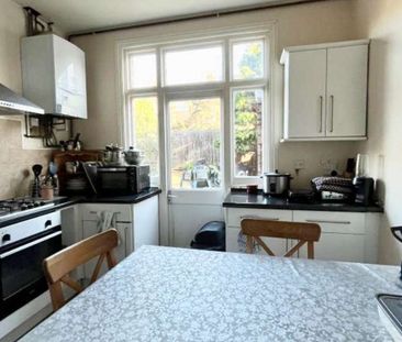 Chasefield Road Room 5 - Photo 2