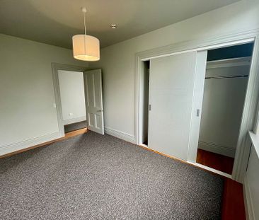 Large, bright, central apartment with 2 carparks! - Photo 6