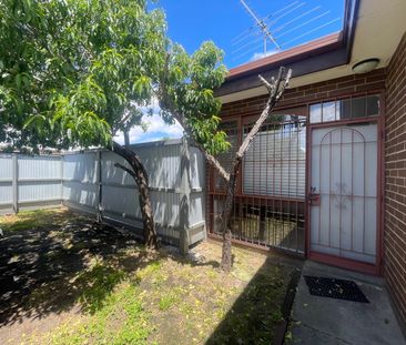 Well-Presented 2 Bedroom Villa with Courtyard - Photo 6