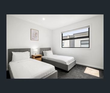 3/244 Pascoe Vale Road, Essendon, Vic 3040 - Photo 3