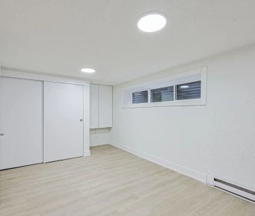 Liberty Court — 3 Bed 1 Bath Modern Townhouse - Photo 4