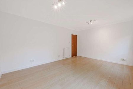 Adams Close, Surbiton, KT5 - Photo 3